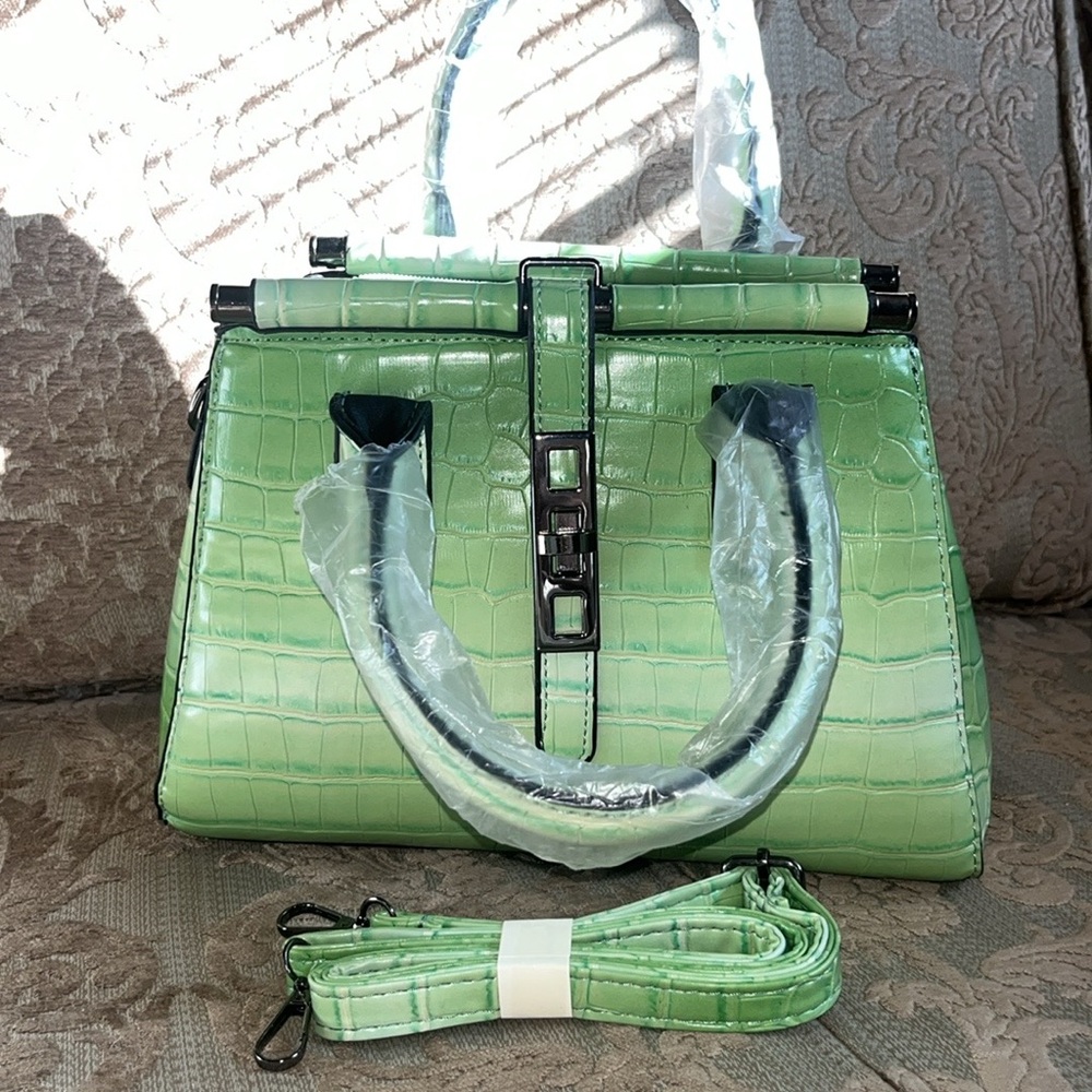 NWT leather hand bag  comes with strap !